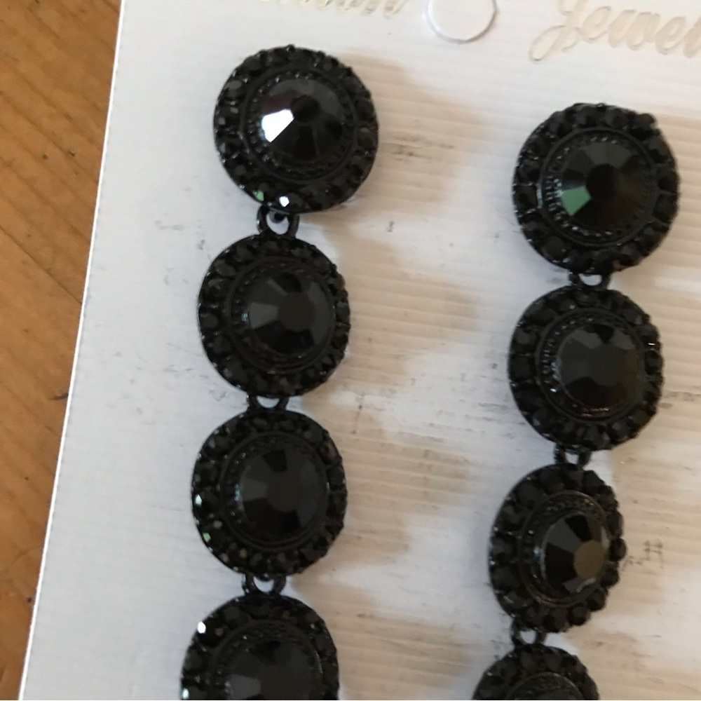 ▪️Long Black Hanging Earrings - Picture 3 of 5